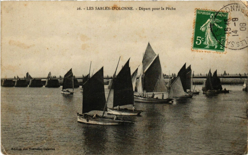 Carte postale ancienne Les Sables - d'Olonne - Depart pour la Peche aux Sables-d'Olonne
