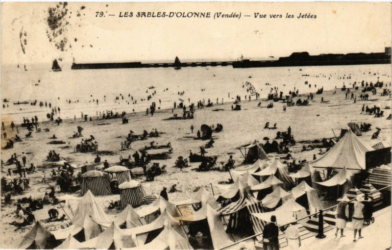 Carte postale ancienne Les Sables-d'Olonne - Vue vers les Jetées aux Sables-d'Olonne