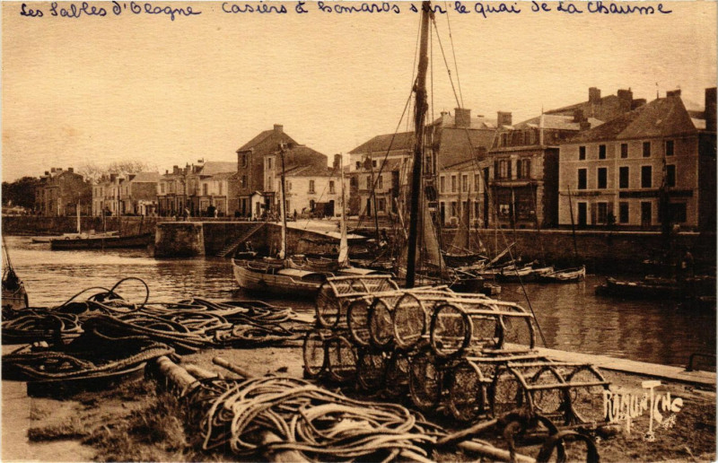 Carte postale ancienne Les Sables-d'Olonne - Casiers ahomards surle Quai de la Chaume aux Sables-d'Olonne