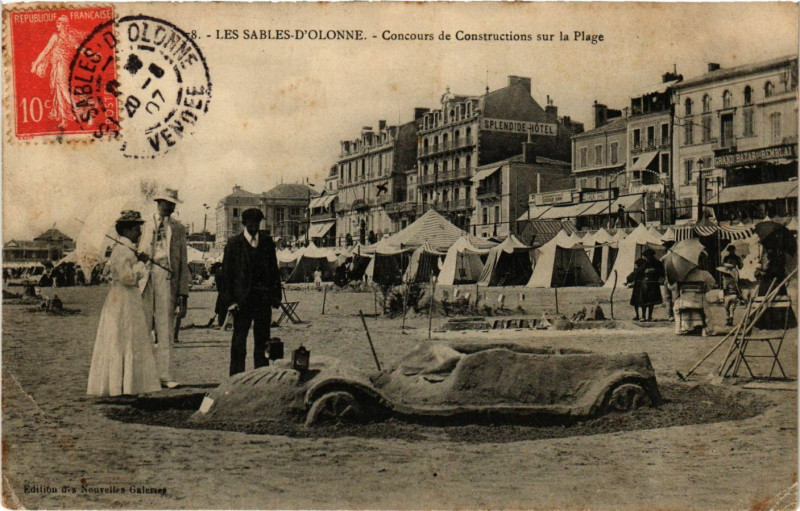 Carte postale ancienne Les Sables-d'Olonne - Concours de Constructions sur la Plage aux Sables-d'Olonne
