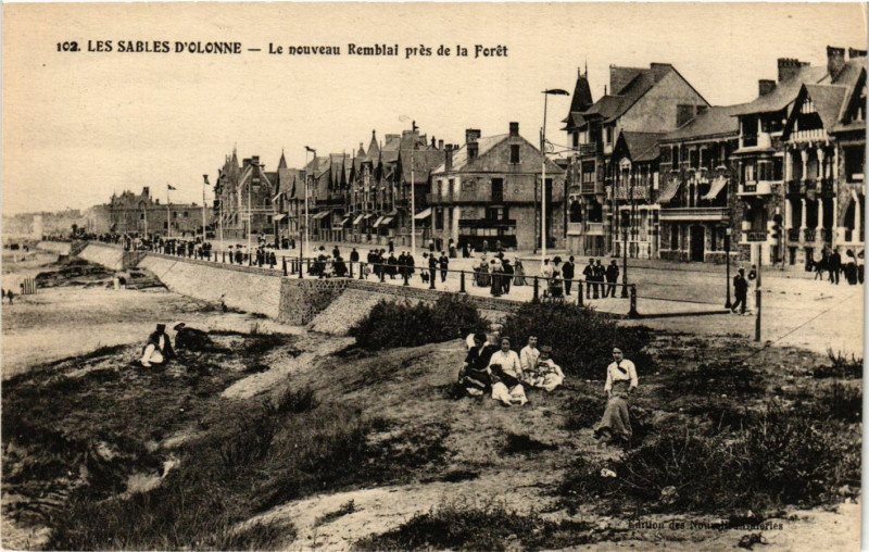 Carte postale ancienne Les Sables-d'Olonne - Le nouveau Remblai pres de la Foret aux Sables-d'Olonne
