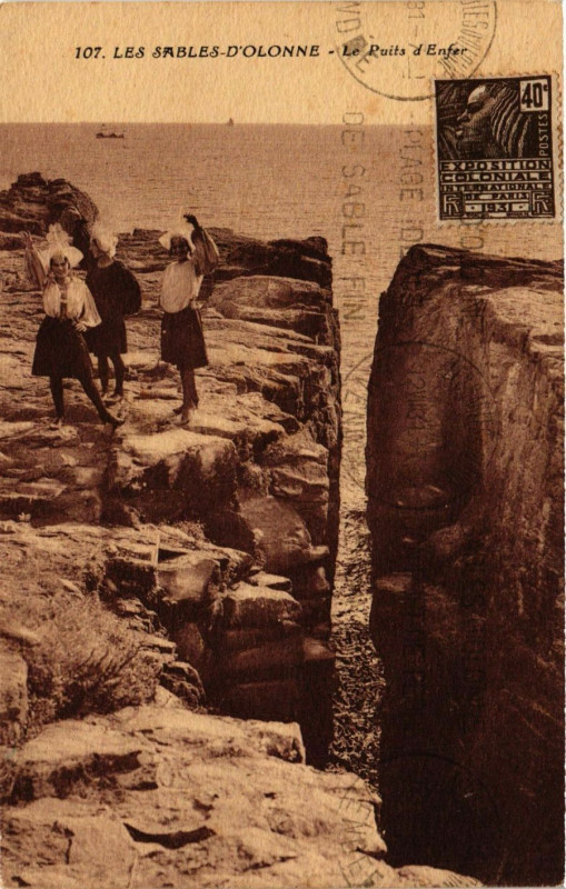 Carte postale ancienne Les Sables-d'Olonne - Le Puits d'Enfer aux Sables-d'Olonne