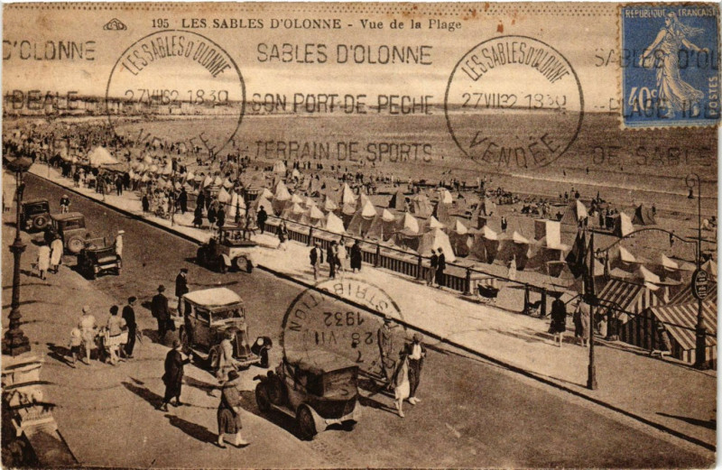 Carte postale ancienne Les Sables-d'Olonne - Vue de la Plage aux Sables-d'Olonne