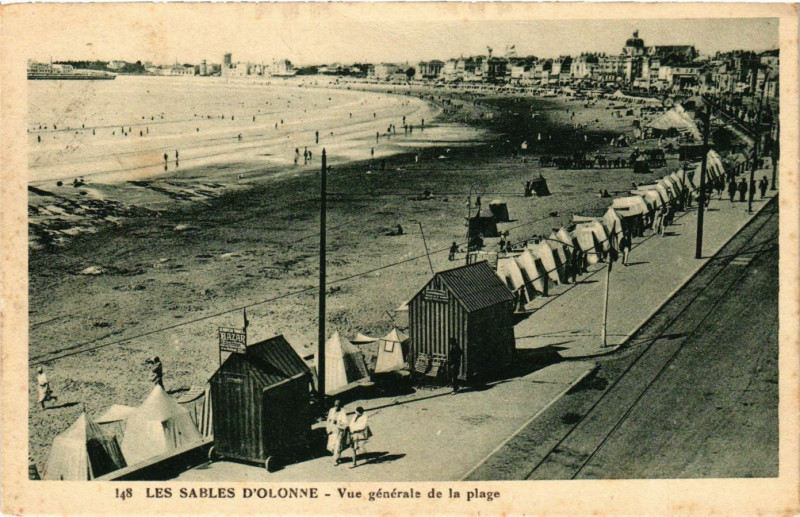 Carte postale ancienne Les Sables-d'Olonne - Vue générale de la plage aux Sables-d'Olonne