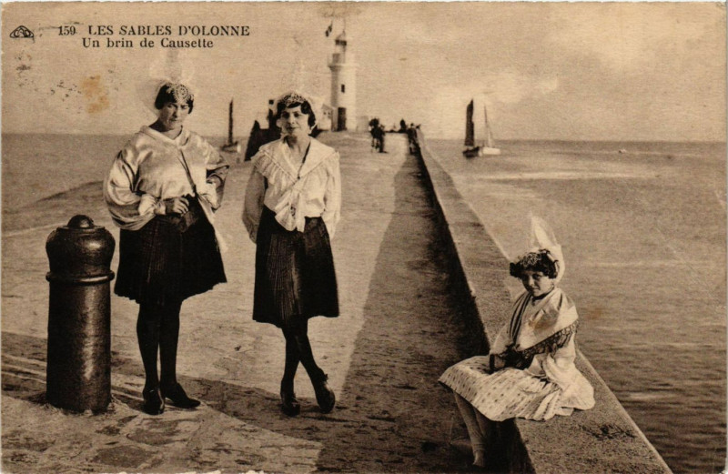 Carte postale ancienne Les Sables-d'Olonne - Un brin de Causette aux Sables-d'Olonne