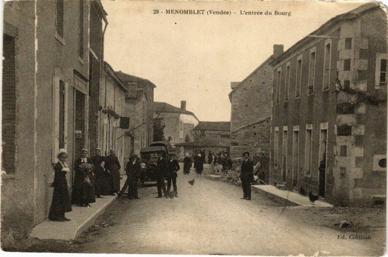 Carte postale ancienne Menomblet - L'entrée du Bourg à Menomblet