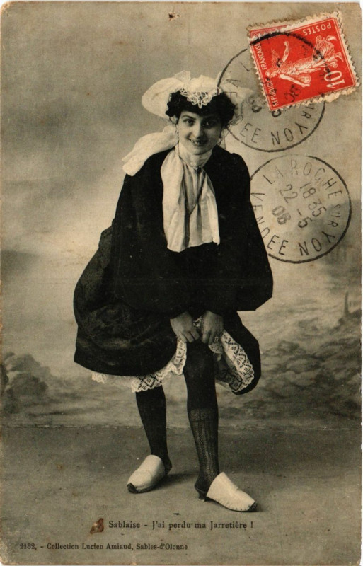 Carte postale ancienne Sablaises - J'ai perdu ma Jarretiere !