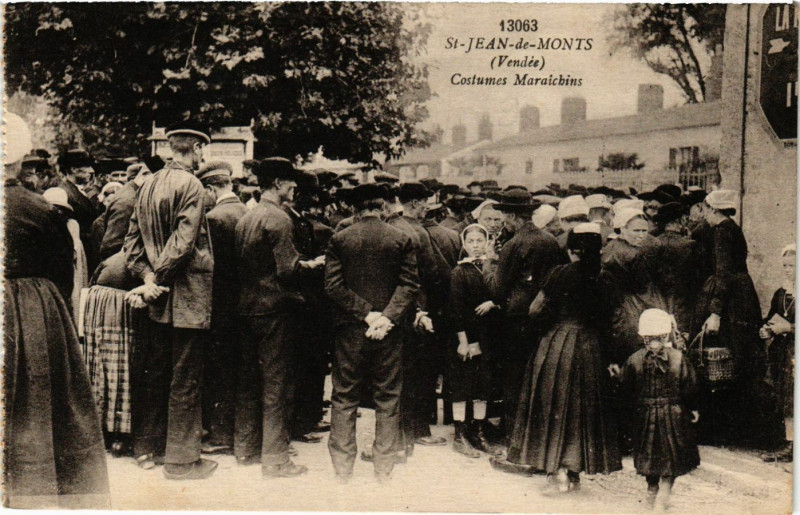 Carte postale ancienne Saint-Jean-de-Monts - Costumes Maraichins à Saint-Jean-de-Monts