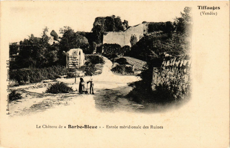 Carte postale ancienne Tiffauges - Le Chateau de Barbe-Bleue -Entrée meridionale à Tiffauges