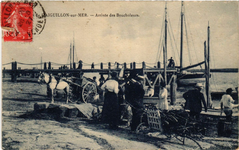 Carte postale ancienne De Gaigullion-sur-Mer - Arrivée des Boucholeurs