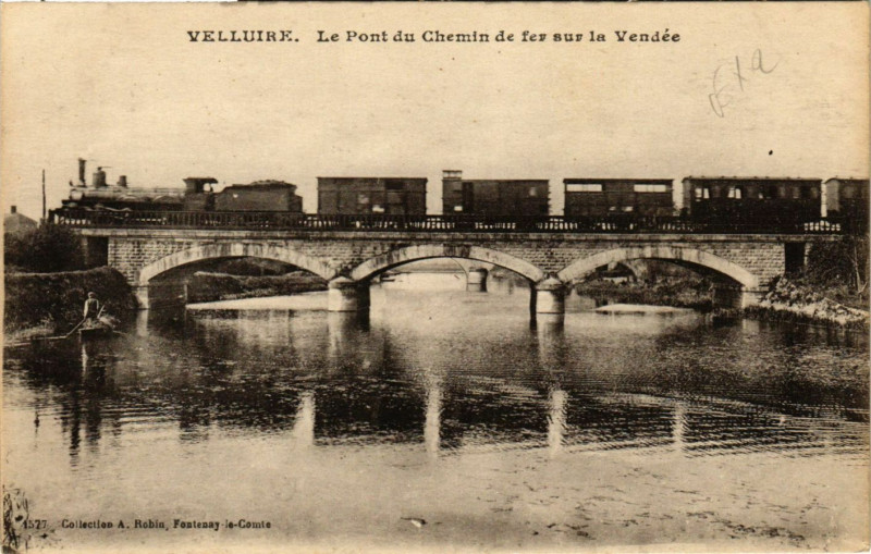 Carte postale ancienne Velluire - Le Pont du Chemin de fer sur Vendée