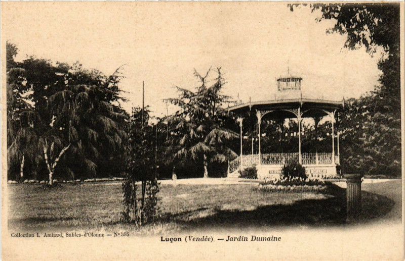 Carte postale ancienne Lucon - Jardin Dumaine à Luçon