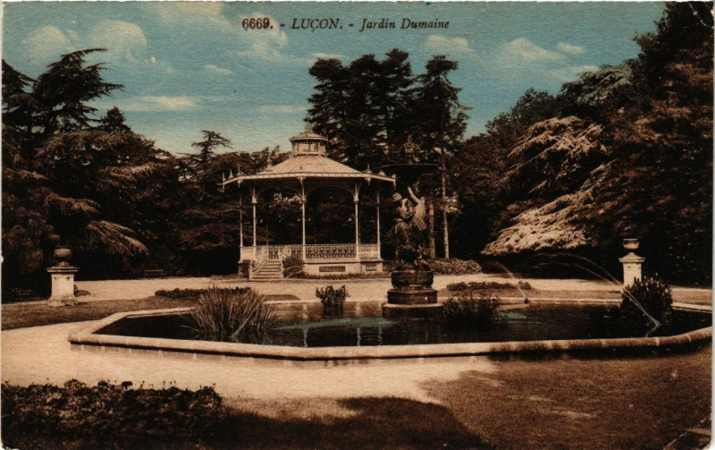 Carte postale ancienne Lucon - Jardin Dumaine à Luçon