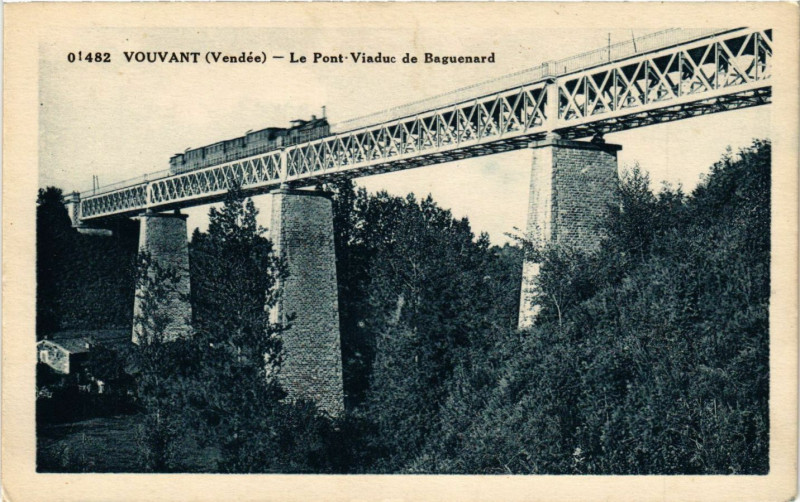 Carte postale ancienne Vouvant - Le Pont-Viaduc de Baguenard à Vouvant