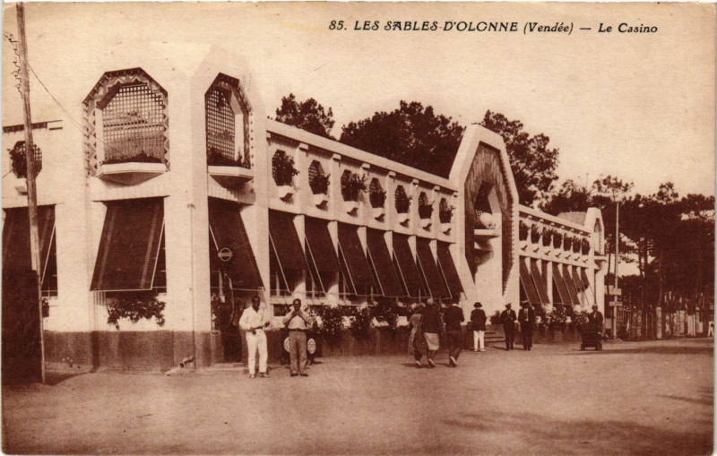 Carte postale ancienne Les Sables-d'Olonne - Le Casino aux Sables-d'Olonne