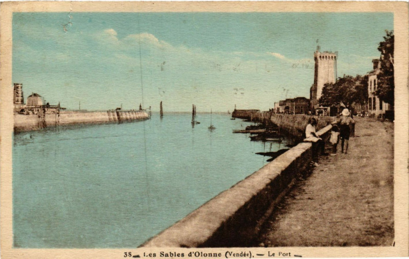 Carte postale ancienne Les Sables-d'Olonne - Le Port aux Sables-d'Olonne