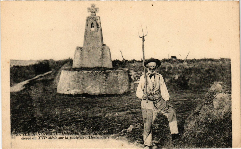 Carte postale ancienne Ile-de-Noirmoutier - La Croix du Chemin