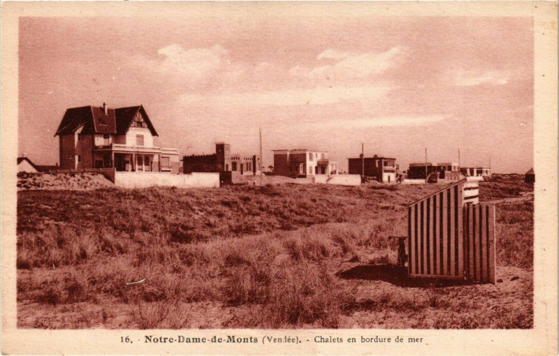 Carte postale ancienne N.-D.-de-Monts - Chalets en bordure de mer