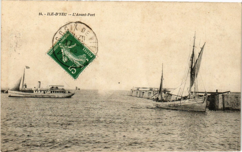 Carte postale ancienne Ile-d'Yeu - L'Avant Port