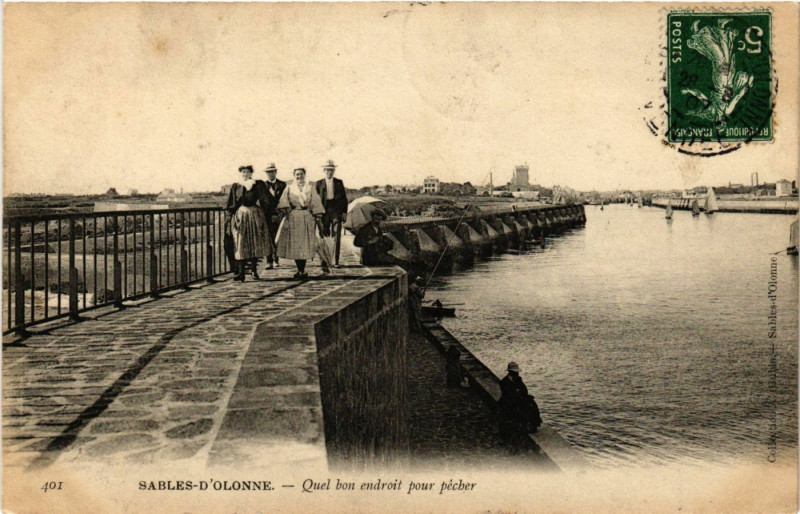 Carte postale ancienne Sables-d'Olonne - Quel bon endroit pour pecher