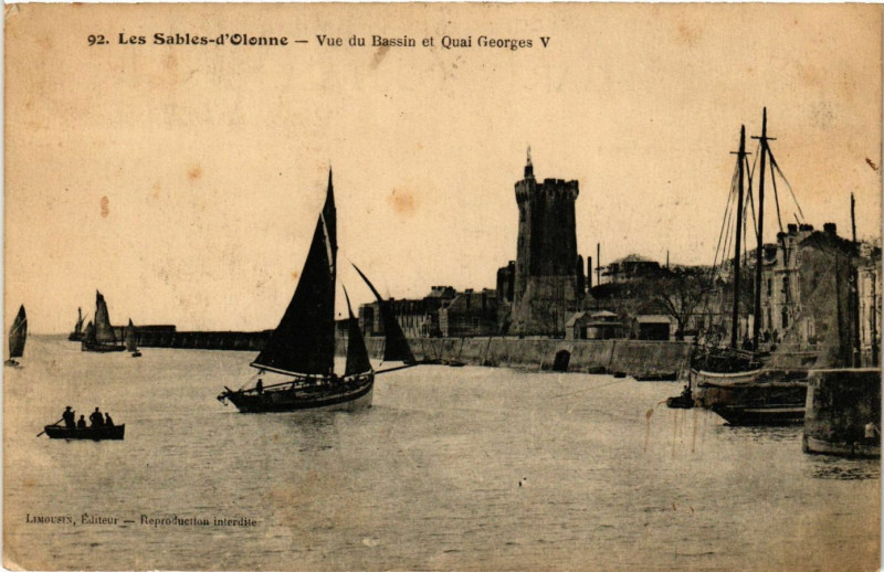 Carte postale ancienne Les Sables-d'Olonne - Vue du Bassin et Quai Georges V aux Sables-d'Olonne