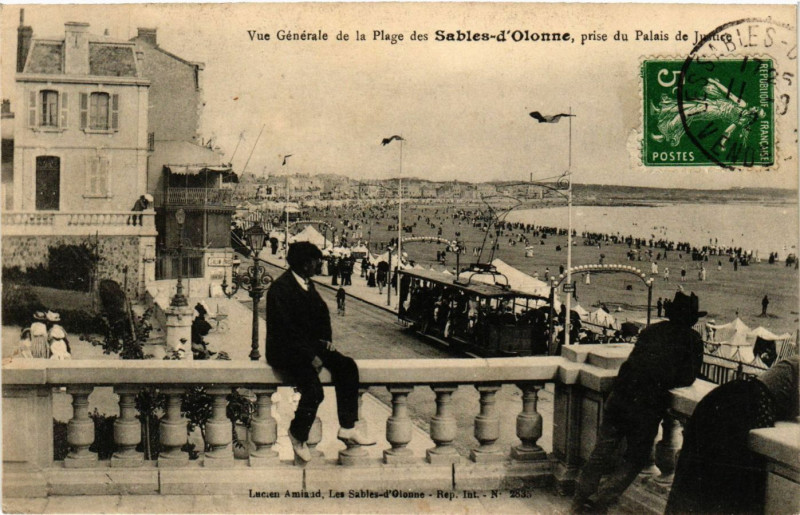 Carte postale ancienne Vue générale de la Plage des Sables-d'Olonne prise du Palais de J.