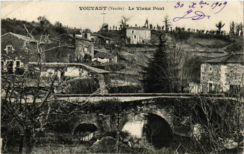 Carte postale ancienne Vouvant - Le Vieux Pont à Vouvant
