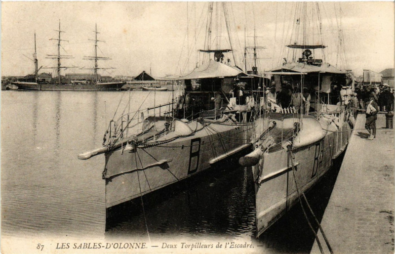 Carte postale ancienne Les Sables-d'Olonne - DeuxTorpilleurs de l'Escadre aux Sables-d'Olonne