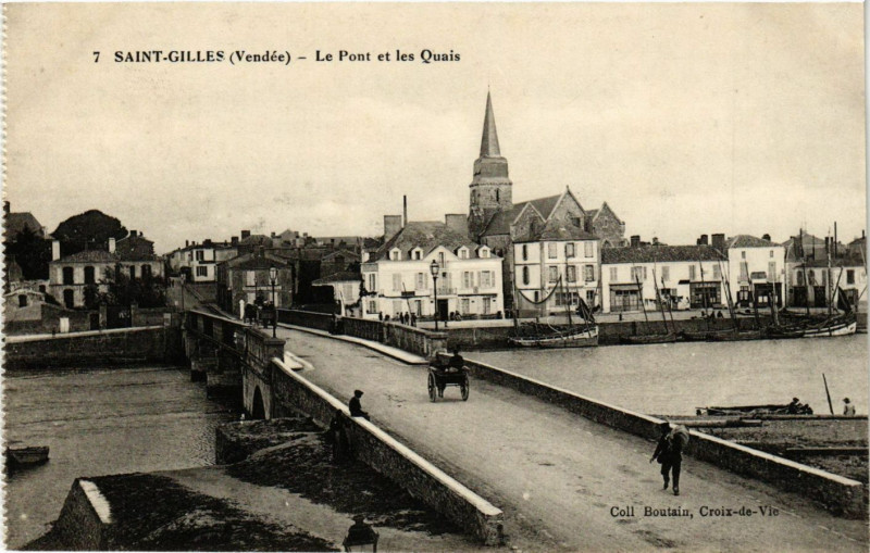 Carte postale ancienne Saint-Gilles - Le Pont et les Quais