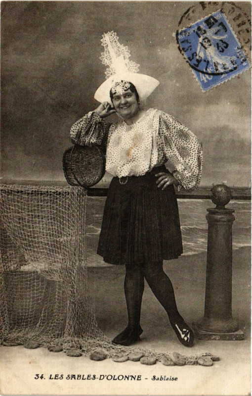 Carte postale ancienne Les Sables-d'Olonne - Sablaise aux Sables-d'Olonne