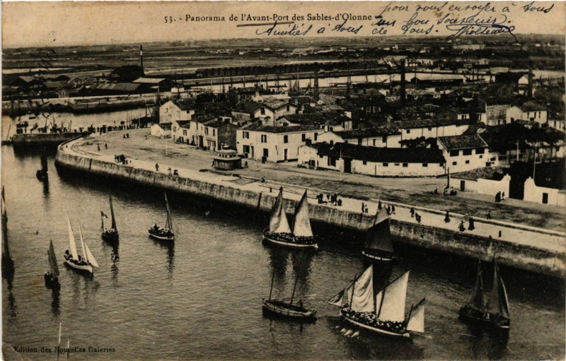 Carte postale ancienne Panorama de l'Avant-Port des Sables-d'Olonne