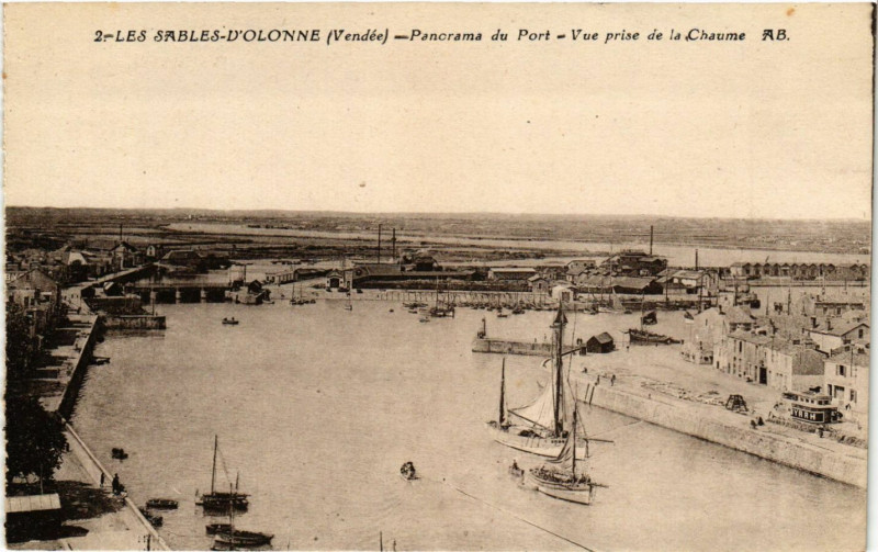Carte postale ancienne Les Sables-d'Olonne - Panorama du Port - Vue prise de la Chaume aux Sables-d'Olonne