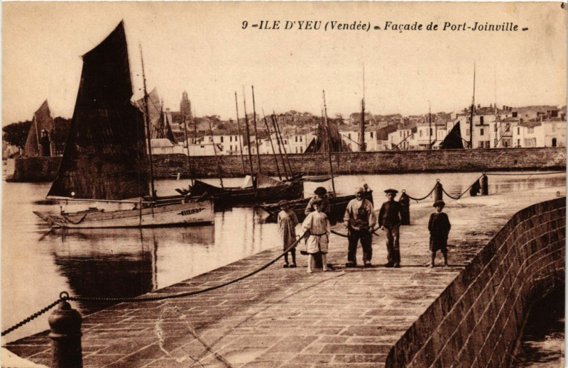 Carte postale ancienne Ile-d'Yeu - Facade de Port-Joinville