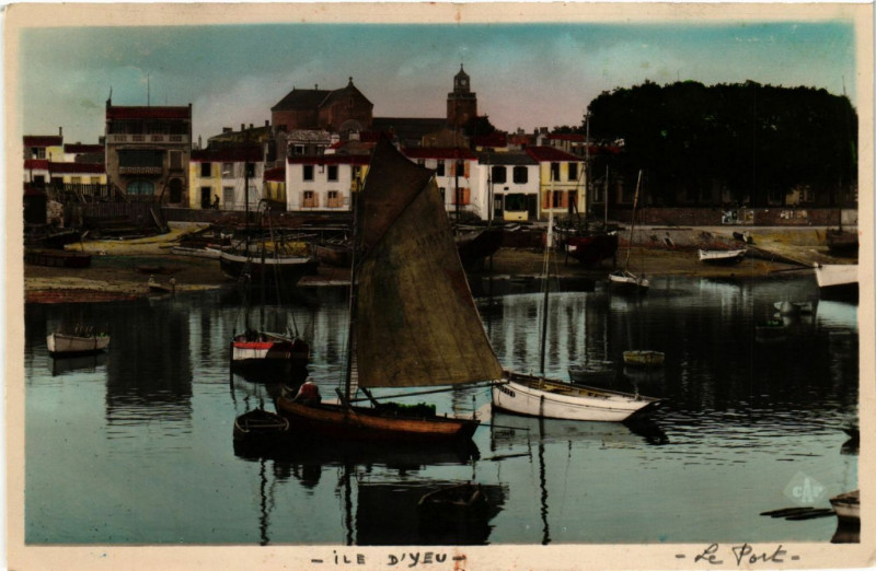 Carte postale ancienne Ile-d'Yeu - Le Port et l'Eglise