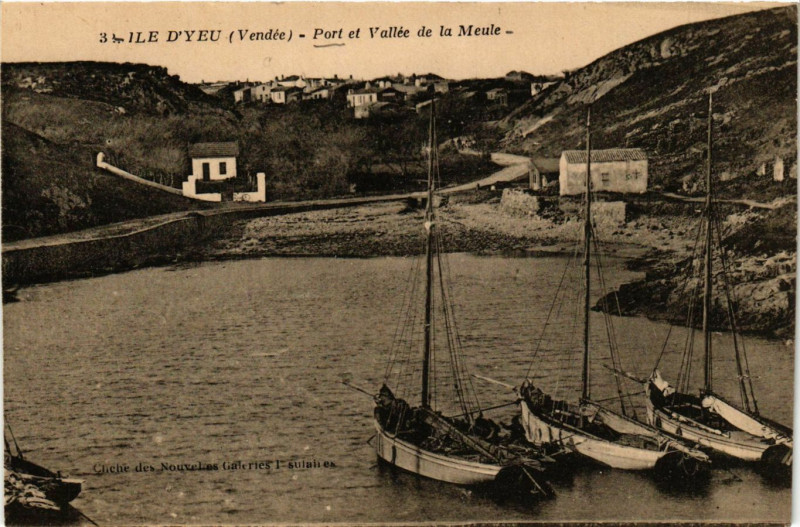 Carte postale ancienne Ile-d'Yeu - Port et Vallée de la Meule