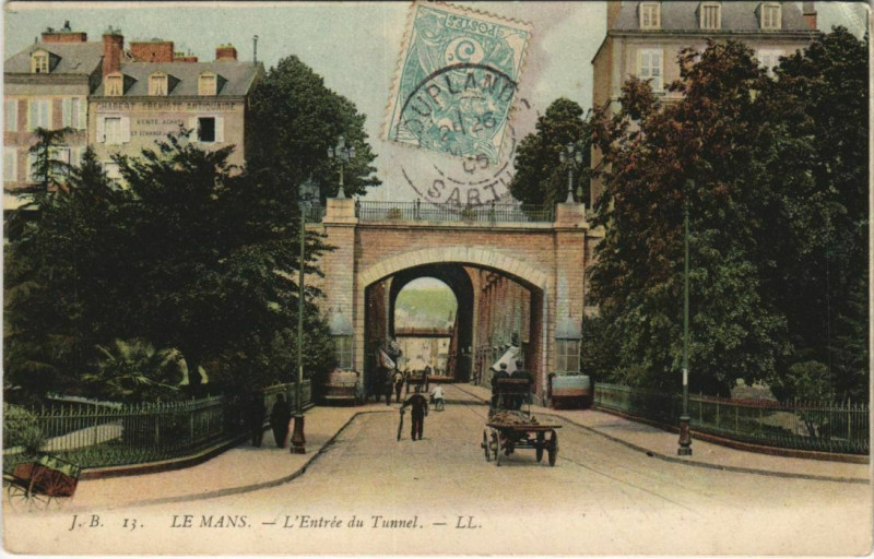 Carte postale ancienne Le Mans L'Entrée du Tunnel au Mans