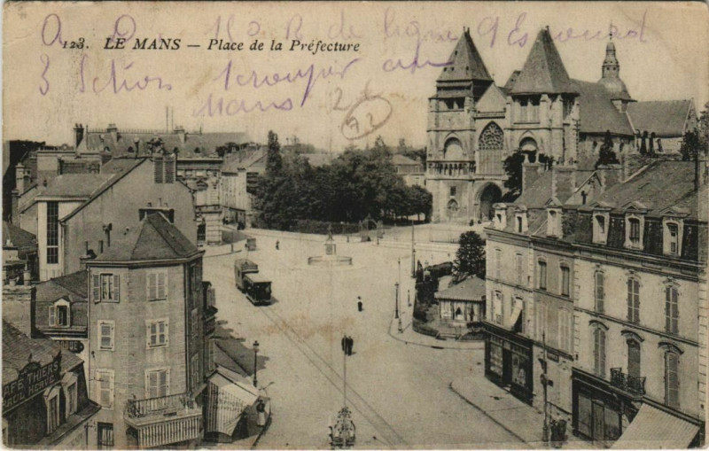 Carte postale ancienne Le Mans Place de la préfecture au Mans