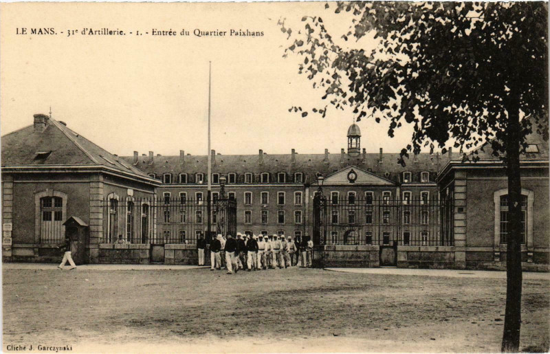 Carte postale ancienne Militaire - Le Mans - 31e d'Artillerie - Entrée du Quartier au Mans