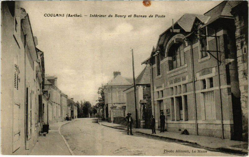 Carte postale ancienne Coulans - Intérieur du Bourg et Bureau de Poste