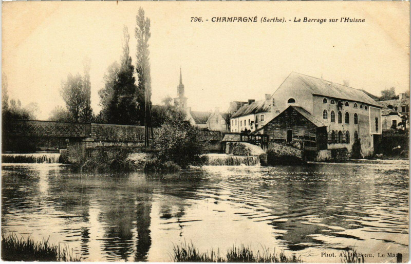 Carte postale ancienne Champagné - La Barrage sur l'Huisne à Champagné
