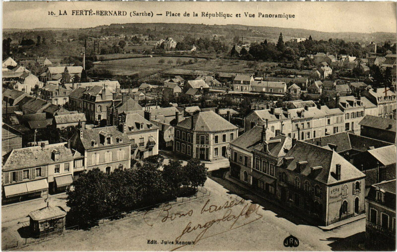 Carte postale ancienne La Ferte-Bernard - Place de la République et Vue Panoramique à La Ferté-Bernard
