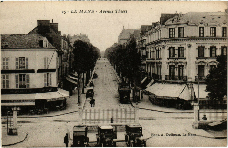 Carte postale ancienne Le Mans - Avenue Thiers au Mans