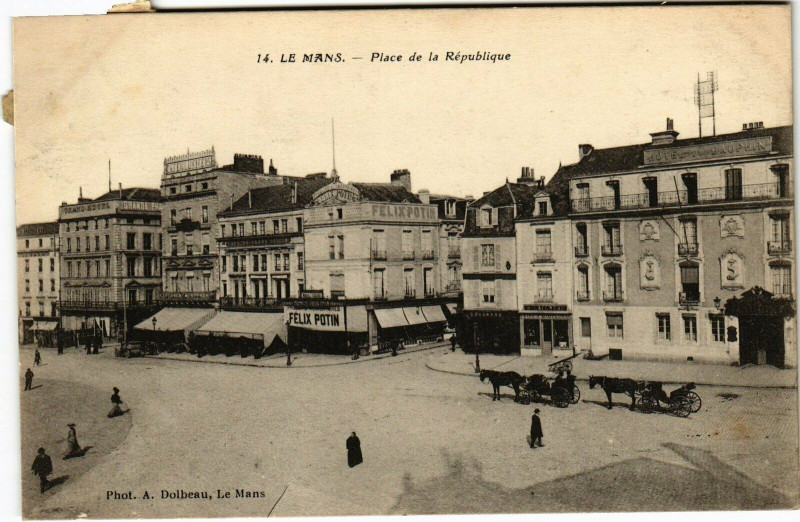 Carte postale ancienne Le Mans - Place de la République au Mans