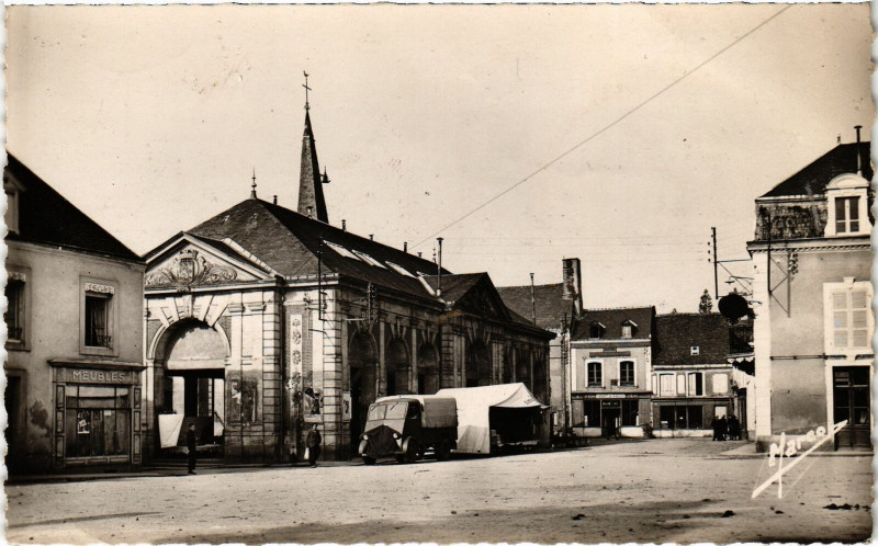 Carte postale ancienne Beaumont-sur-Sarthe - Place du Marché à Beaumont-sur-Sarthe