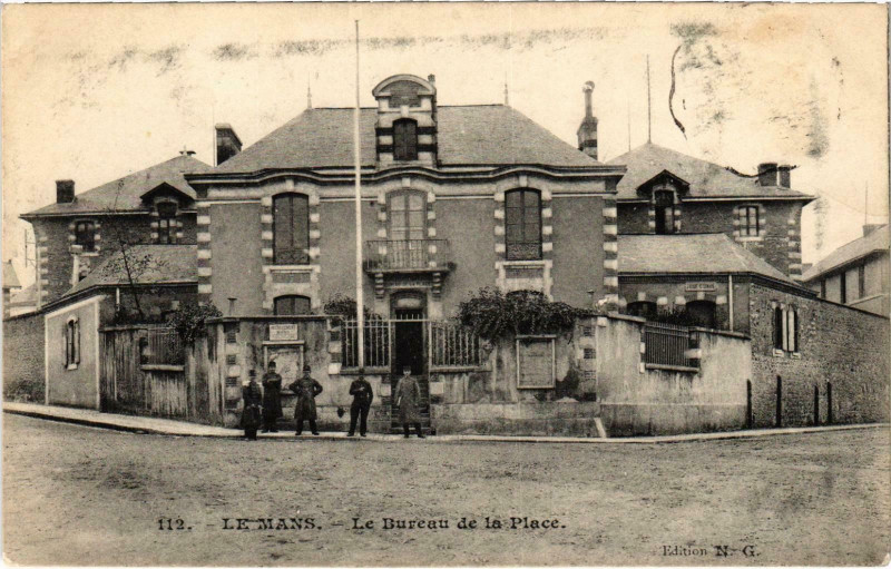 Carte postale ancienne Militaire - Le Mans - Le Bureau de la Place au Mans