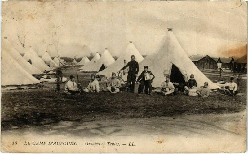 Carte postale ancienne Le Camp d'Auvours Groupes et Tentes