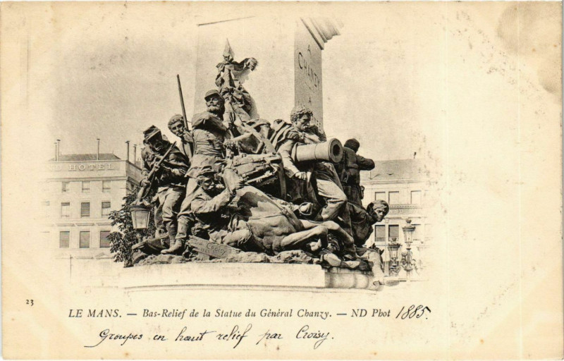 Carte postale ancienne Le Mans Bas Relief de la Statue du Général au Mans