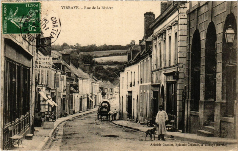 Carte postale ancienne Vibraye - Rue de la Riviere à Vibraye