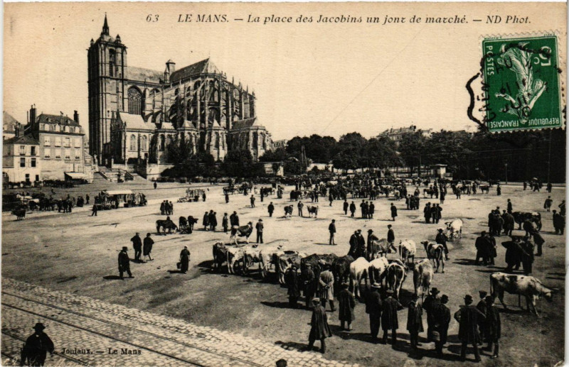 Carte postale ancienne Le Mans - La place des Jacobins un jour de Marché au Mans