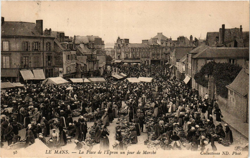 Carte postale ancienne Le Mans - La Place de l'Epron un jour de Marché au Mans